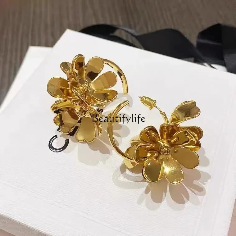 

European and American light luxury high sense French retro petal metal flower earrings