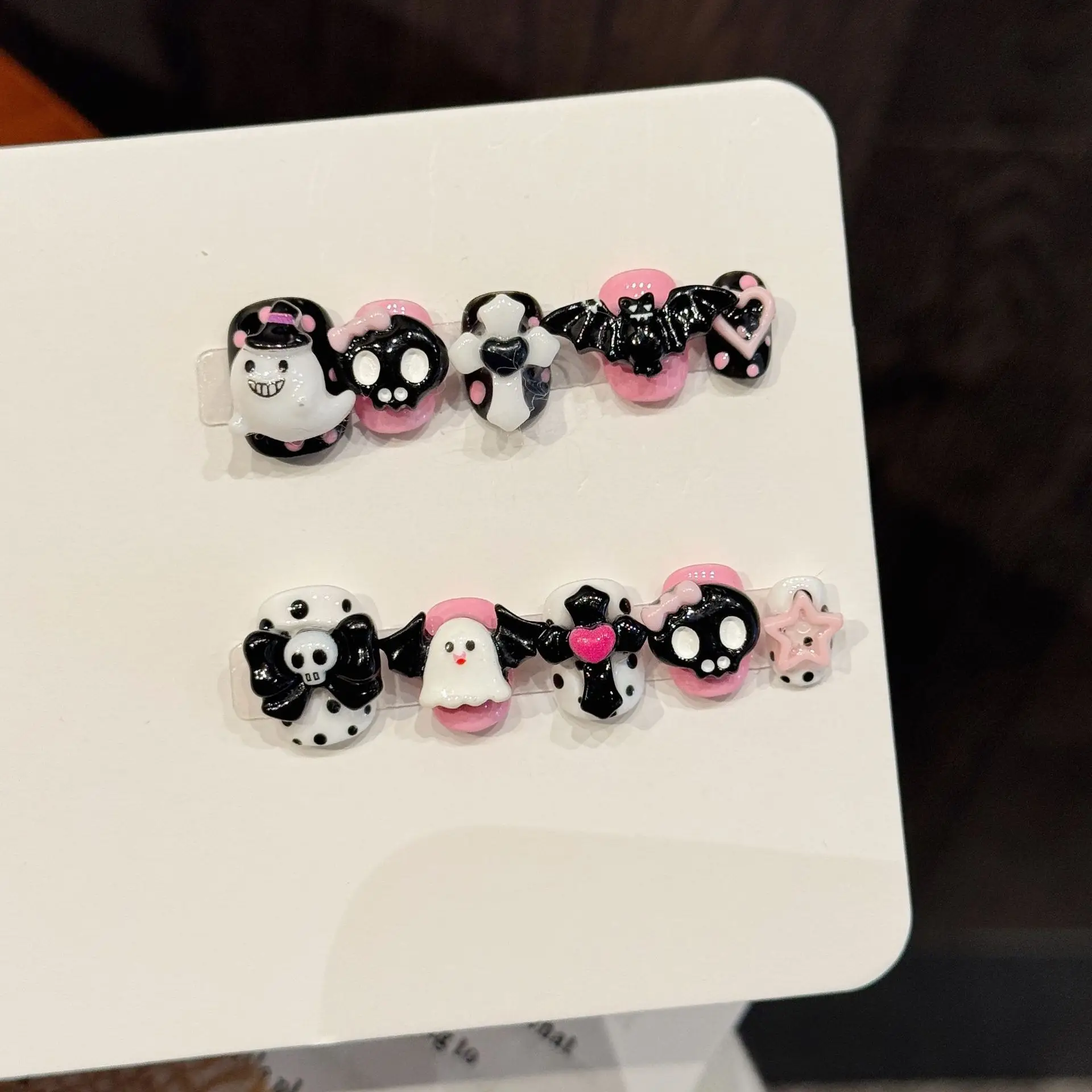 

10PCS Round Handmade Press On Nails,Sweet And Dark Style,Suitable For Festivals Parties And Daily Wear.