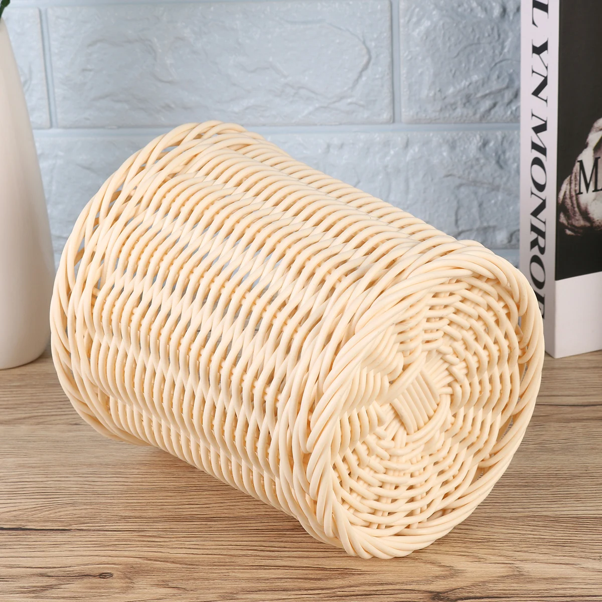 

Large Desktop Storage Basket Imitation Rattan Pen Holder Rustic Wicker Design for Office Home School ganize Pens Pencils Plastic
