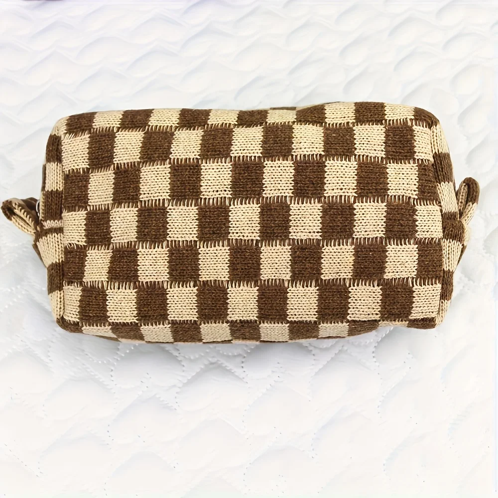 حقيبة مكياج منسوجة على شكل رقعة الشطرنج - حقيبة مستحضرات تجميل ملونة، منظم أدوات الزينة الكبير للسفر