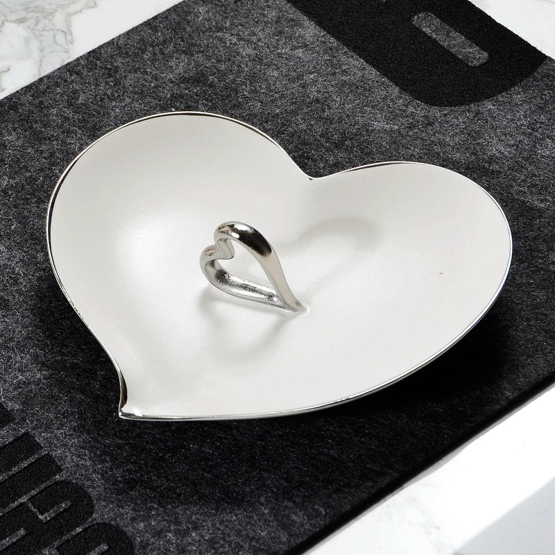 

Nordic Style Simple Craft Ceramic Fruit Plate European Home Furnishings Fruit Plate