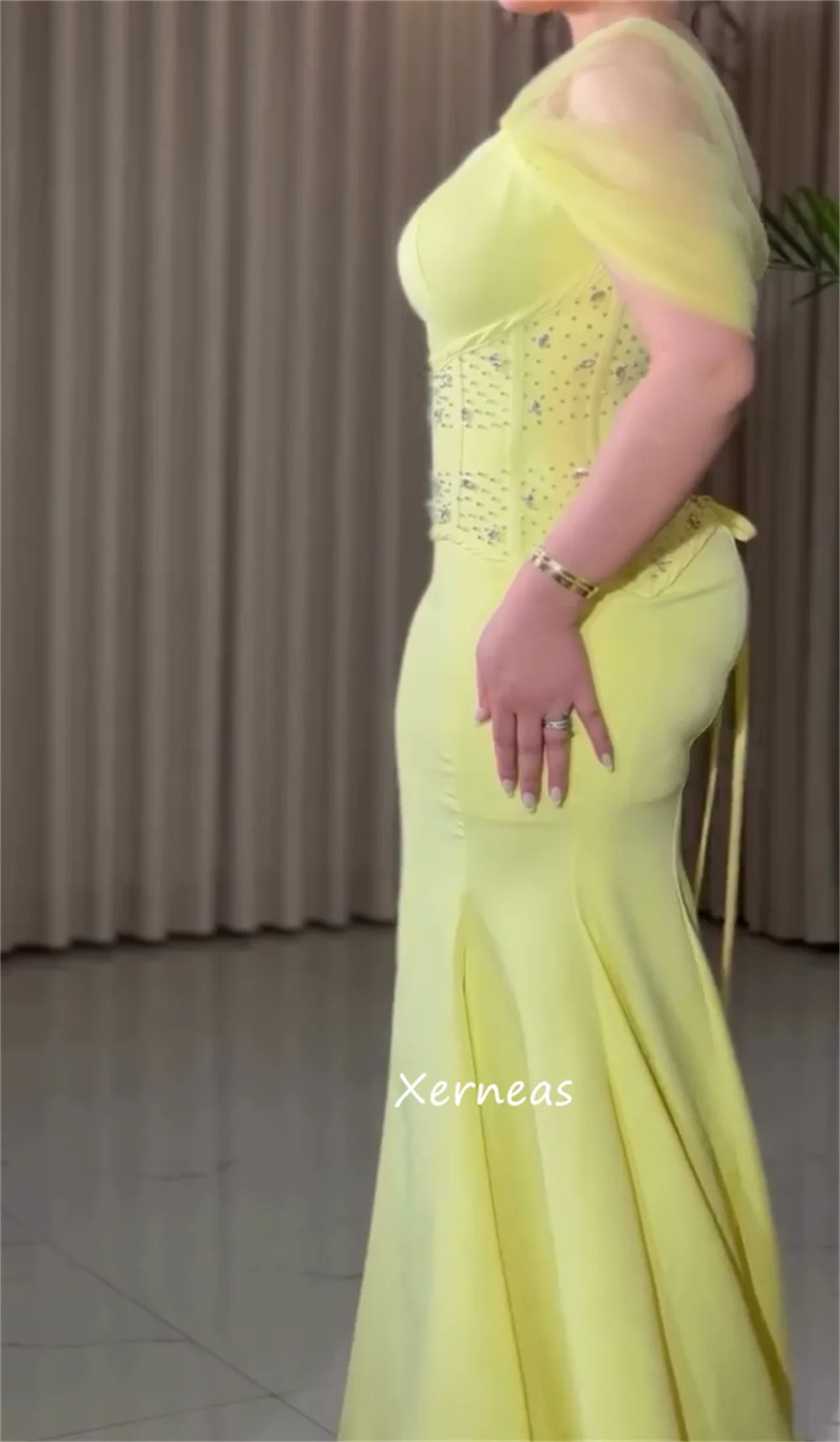 Abiti lunghi personalizzati con pieghe in jersey squisito con motivo a paillettes a sirena con spalle scoperte Occasioni su misura eleganti