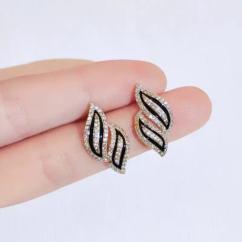 Full Crystal Rhinestone Leaf Stud Earring for Women New Trend Black White Geometry Jewelry Accessory Wedding Christmas Girl Gift