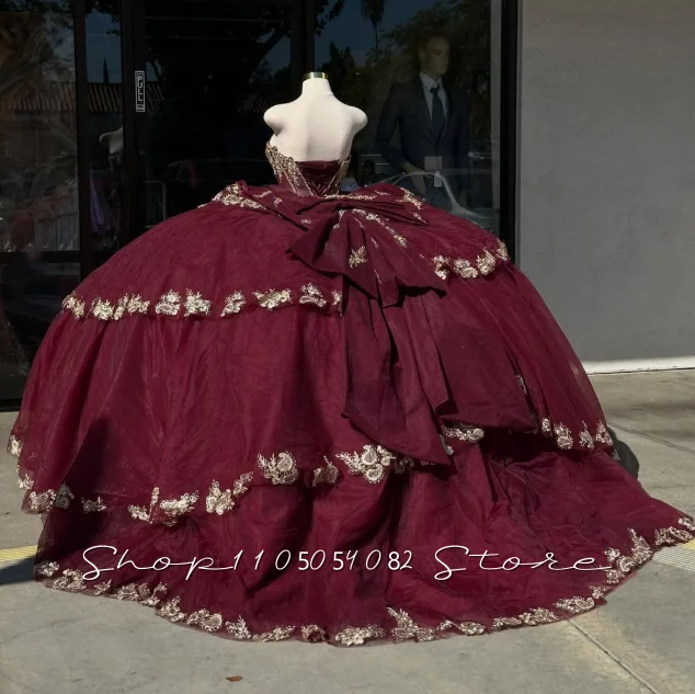 Burgundy Strapless Quinceanera Dress Gold Lace Appliques Layered Tulle Ball Gown Sweet 15 Birthday Gown Customized vestido forma