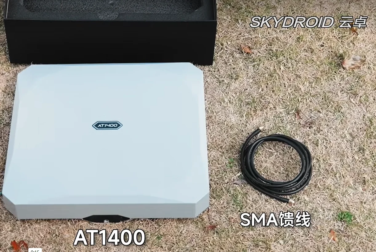 skydroid AT1400 directional flat panel antennawithhigh-gain, dual-band and dual-polarization