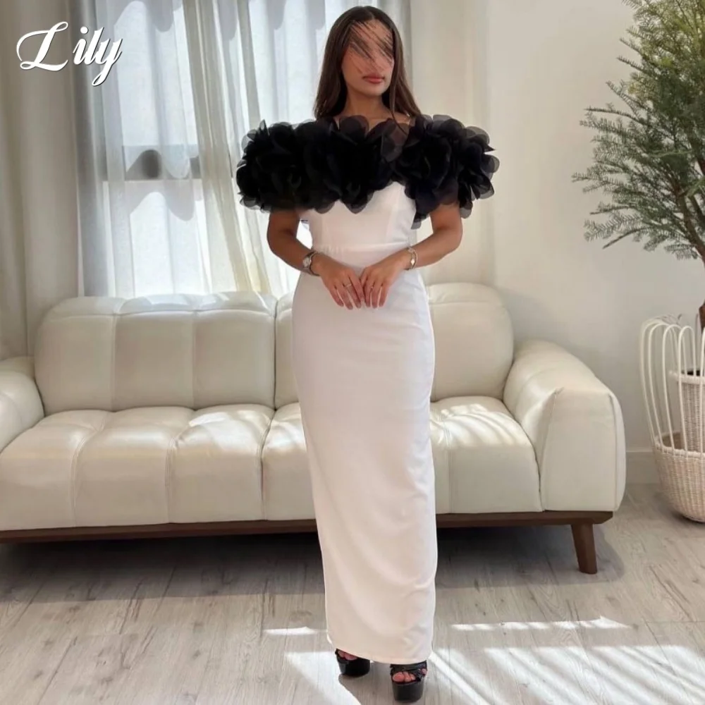 ชุดราตรีลูกไม้สีขาวลิลลี่ ทรงเมอร์เมด จับจีบ ไหล่เฉียง  แบบรูช  ชายกระโปรงแบบอสมมาตร  สำหรับงานกาล่าหรืองานพรอม  สามารถสั่งตัดได้