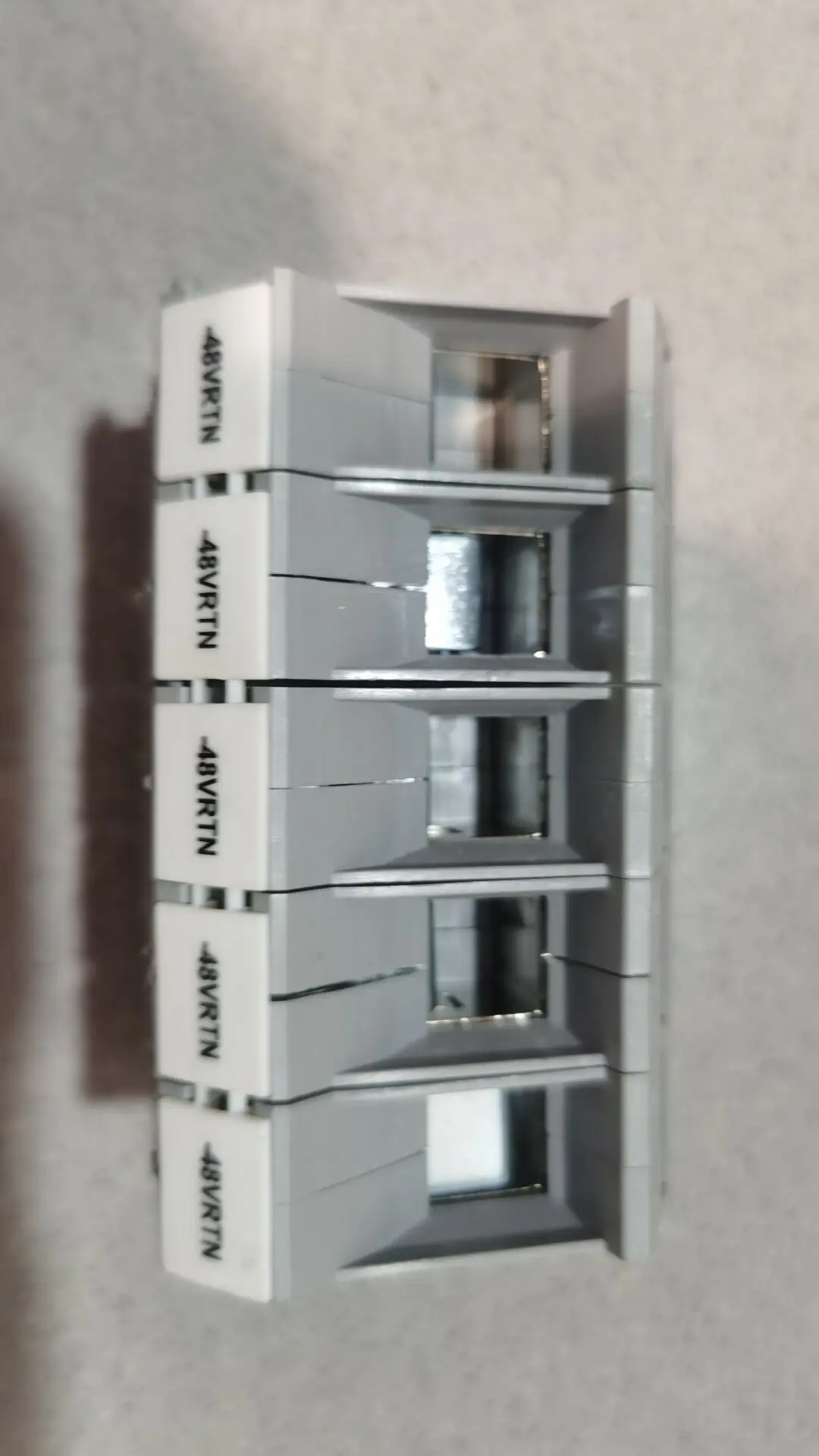 -صف إرجاع مصدر طاقة تيار مستمر 48 فولت (محطة حافلة سلبية) لخزانة معدات الاتصالات أو مركز البيانات #1