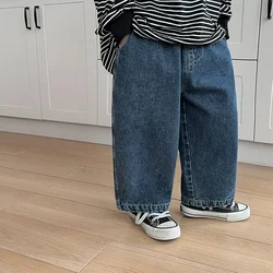 Jeans per bambini Bambini 2024 Primavera Nuovo stile coreano Bambini Casual Pantaloni traspiranti rilassati Borsa con toppe occidentali Pantaloni jeans per bambini