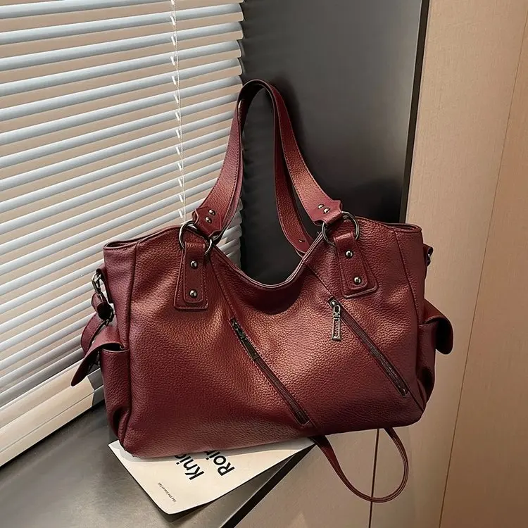 

2026 New High-end Bag Women's Trend Line Short Trip Fashion Shoulder Bag Large Capacity Tote Bag Messenger Bag