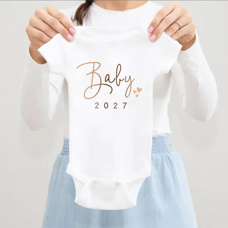 Baby 2027 Pregnancy Announcement Newborn Baby Bodysuits Gold Letter Printed Boys Girls Romper Jumpsuit Clothes