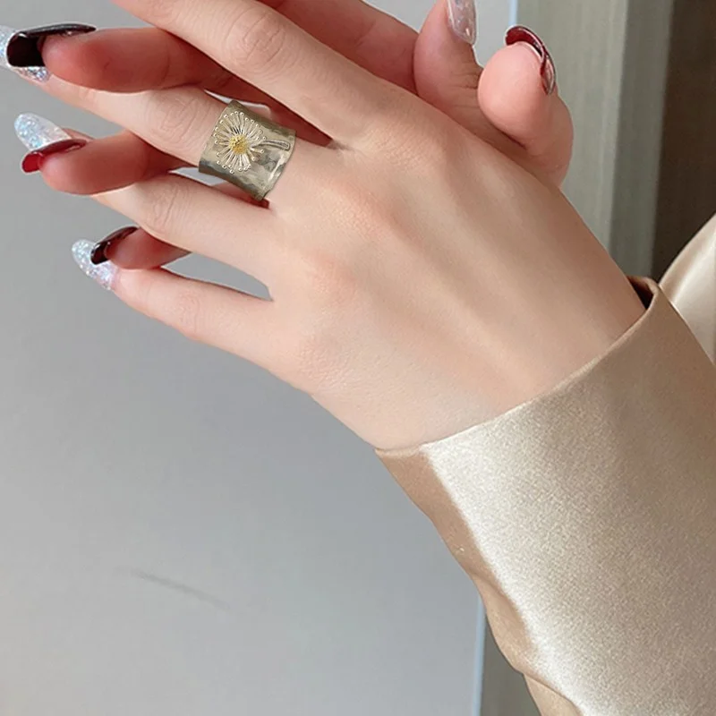 Vintage Engraving Dandelion Flower Wide Silver Color Ring for Womens Collection Antique Rings Fashion Jewelry Anillo De Mujer