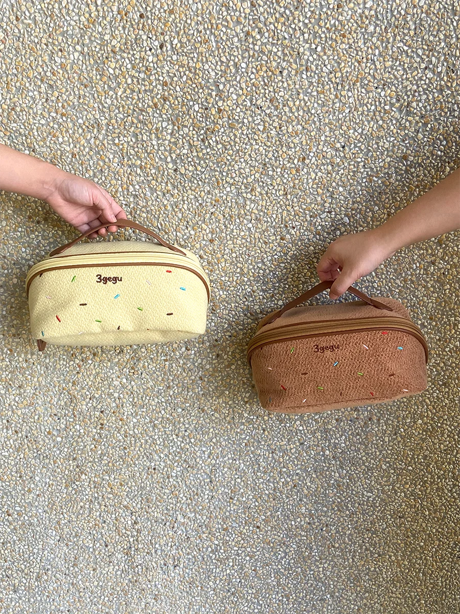Three mushroom sweet makeup bags portable large capacity storage bags travel bags toiletries  makeup storage