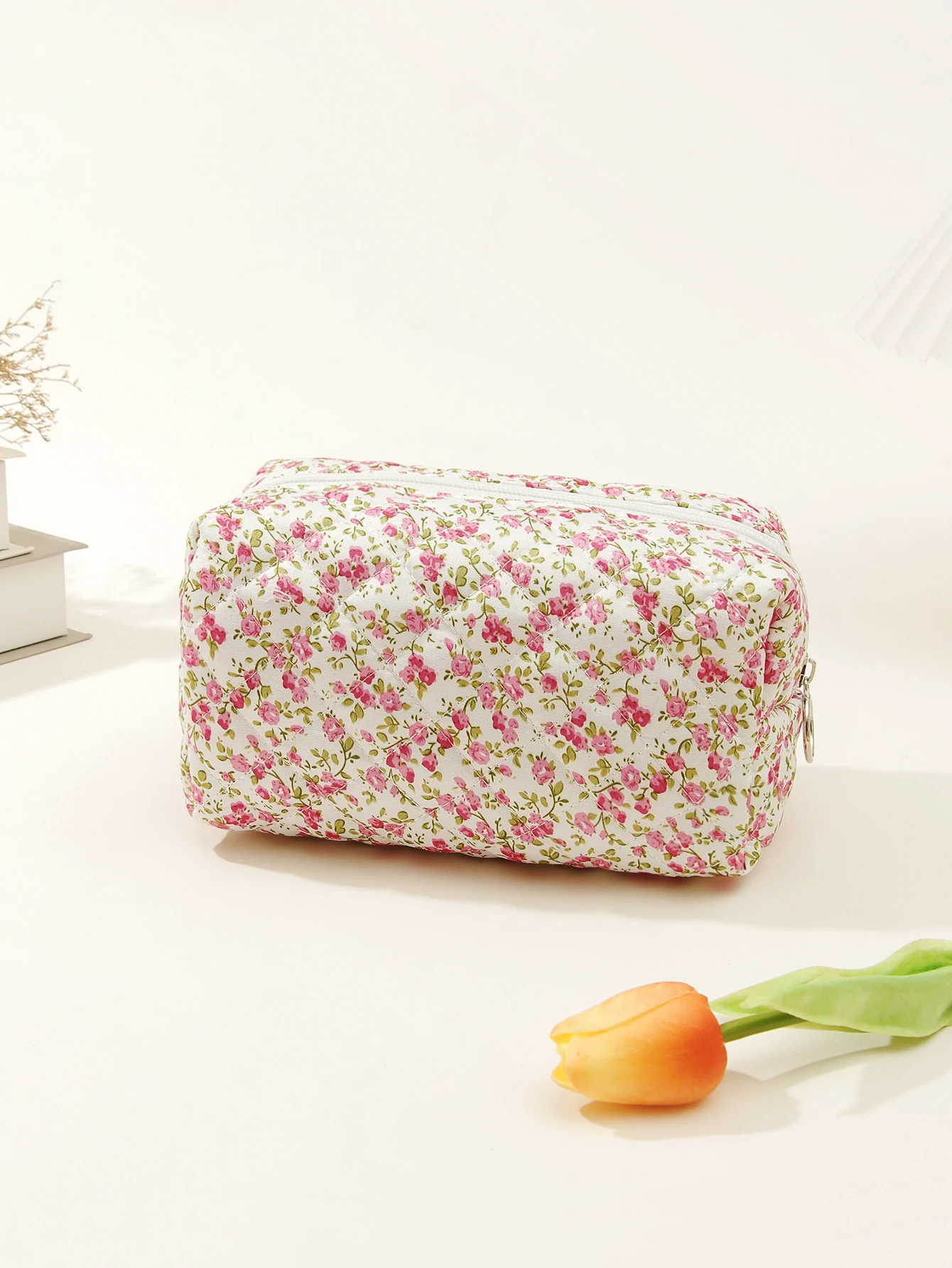 Floral Puffy Quilted Makeup Bag Flower Printed Cosmetic Pouch Large Travel Cosmetic Bag Makeup Accessory Storage Organizer