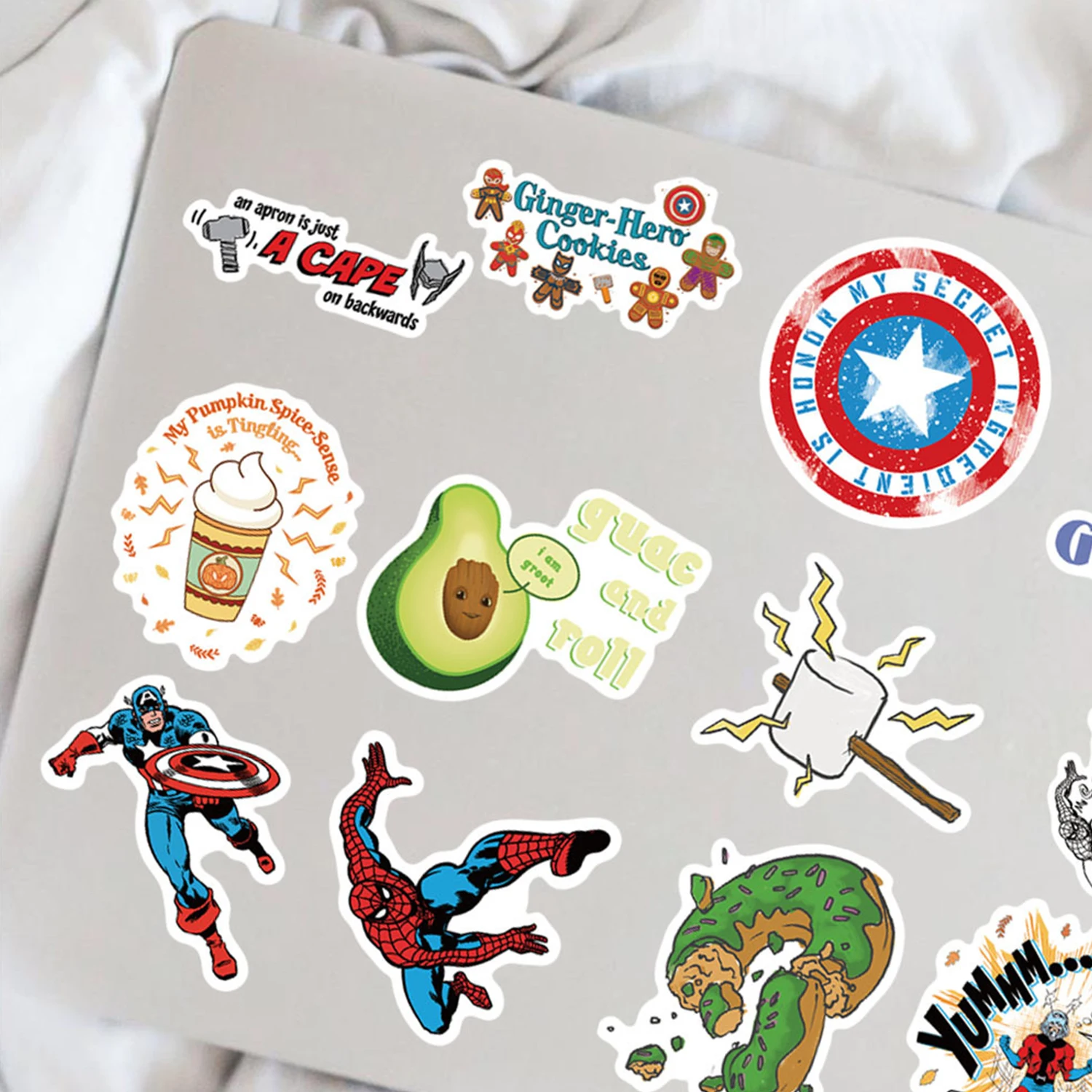 Autocollants de nourriture Disney Marvel Avengers Smile Hero, dessin animé graffiti, décoratif, tasse à eau, jouet de décalcomanie étanche, 10 pièces, 30 pièces, 50 pièces