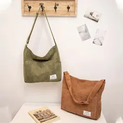 Sztruksowa torba na ramię dla kobiet Rozrywka w stylu college'u Regulowany pasek Duża pojemność Designerska torebka podróżna Crossbody