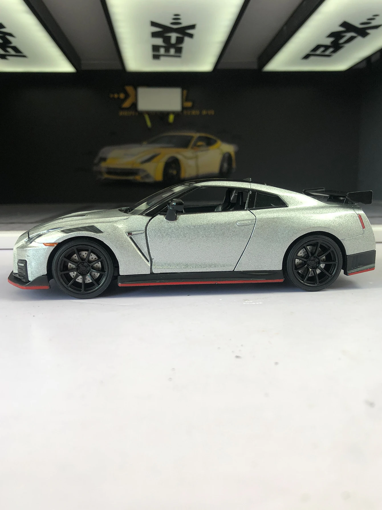 RMZ City 1:32 simulation zinc alloy Nissan GT-R Nismo R35 model car, static ornament, metal collectible gift car