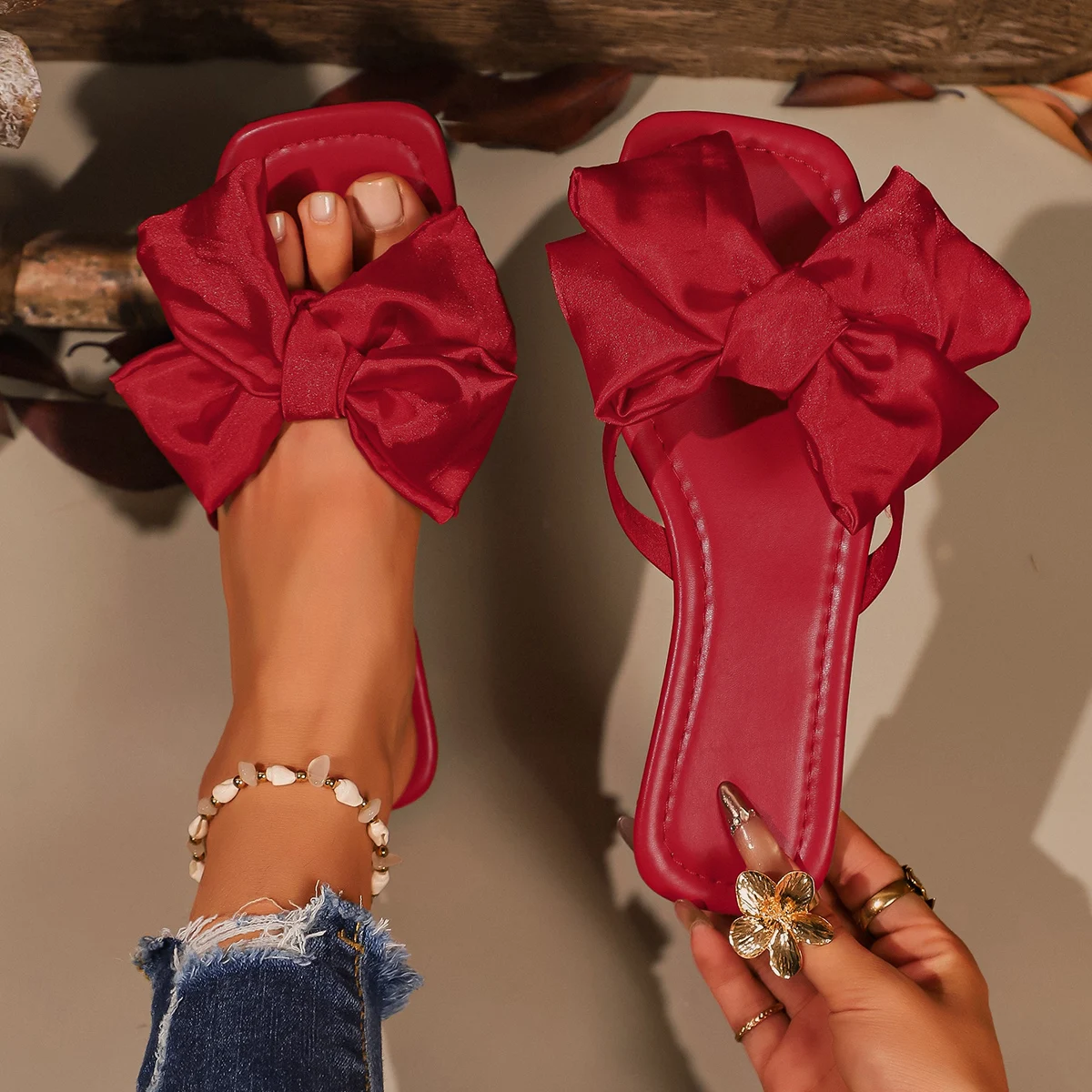 

Женские пляжные тапочки 2024, летние туфли на плоской подошве, шелковые стильные женские сандалии без шнуровки, уличные шлепанцы для девочек, женские шлепанцы