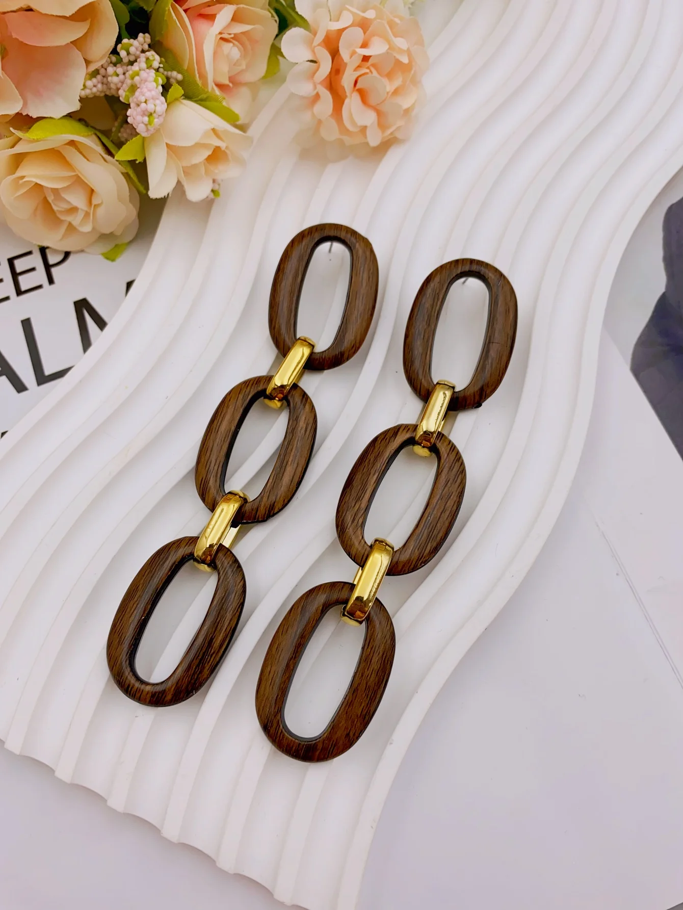 Classic Necklace and Earrings Set - Sophisticated and Timeless, Ideal for Formal Events