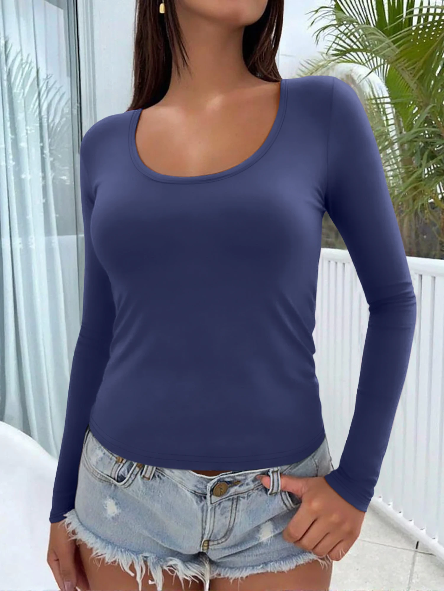 Vacation‑Friendly Scoop‑Neck Cropped Blouse, Body‑Hugging Long‑Sleeve Shirt for Resort Stays and Lakeside Walks