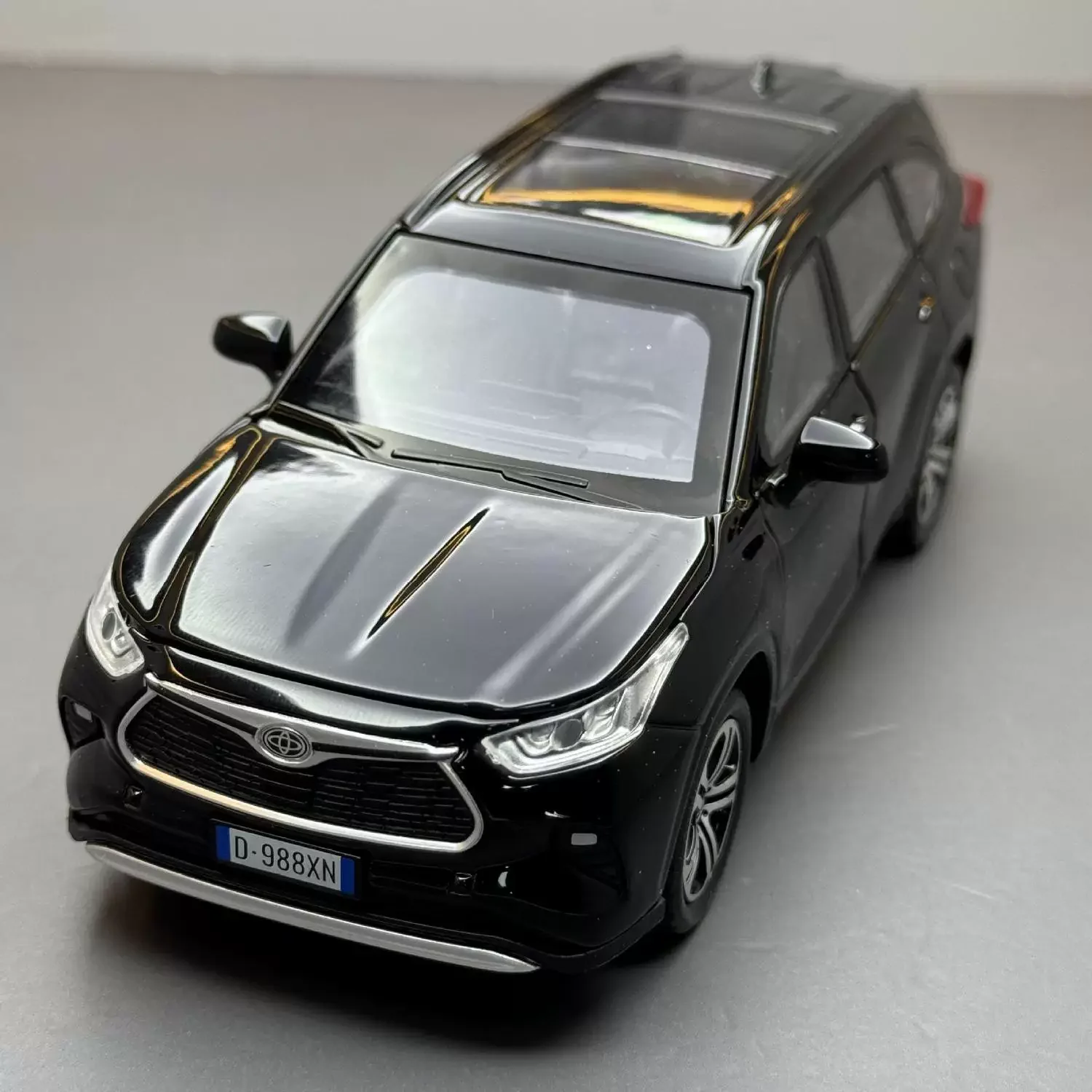 

1:32 Highlander SUV Alloy Diecast Model Off-road Sound Light Vehicle Collect Model Ornaments Gift For Friend Display
