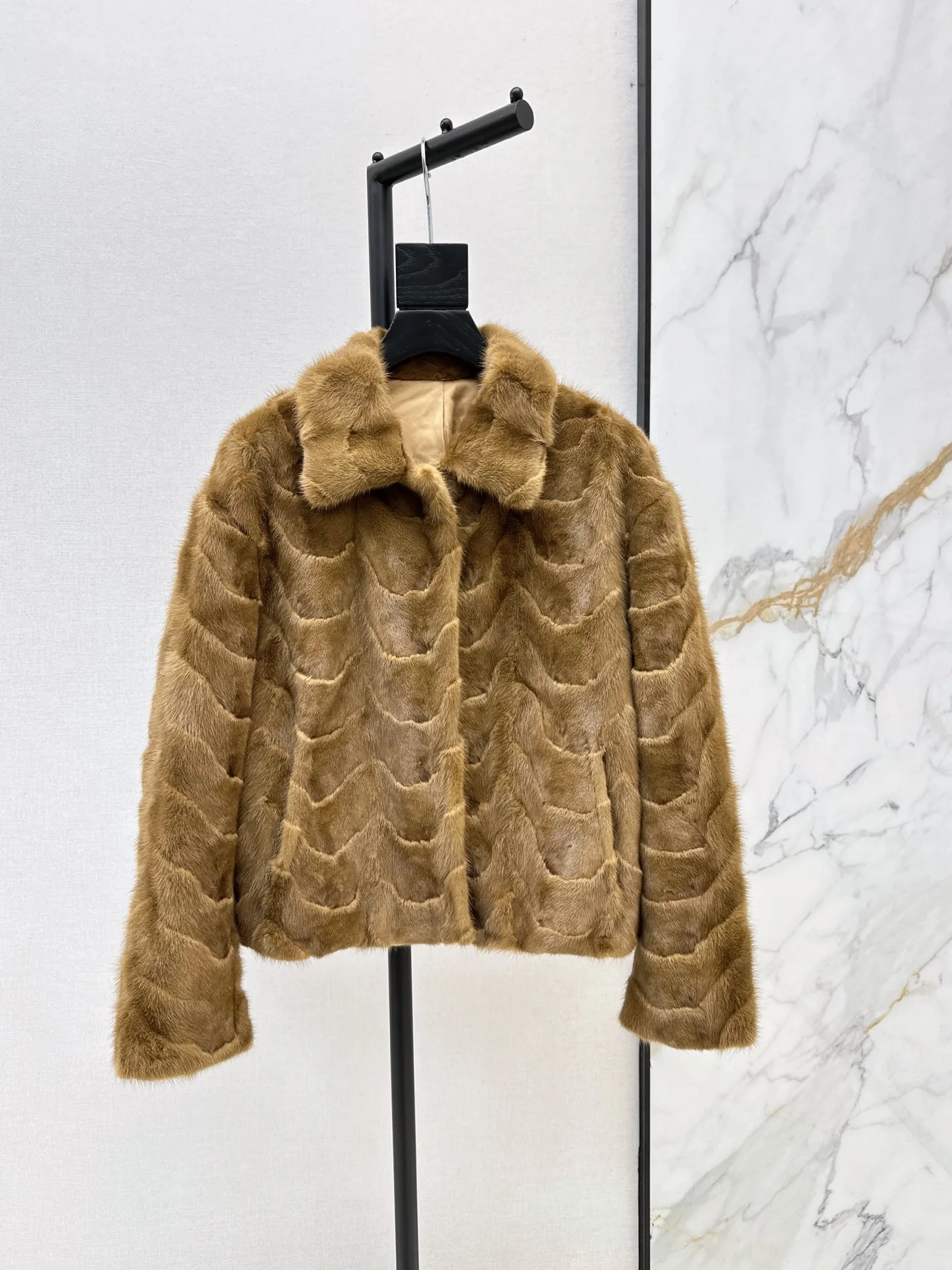 Women Faux Fur Coat Brown Short Fluffy Fur Jacket Turn Down Collar Long Sleeve Warm Winter Outwear Elegant Plush Overcoat Female