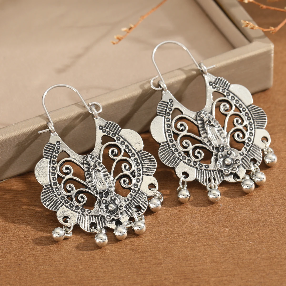 National Style Hollowed-Out Fan-Shaped Hanging Multi-Small Round Ball Ladies' Pendant Earrings Are Suitable for Casual Parties.