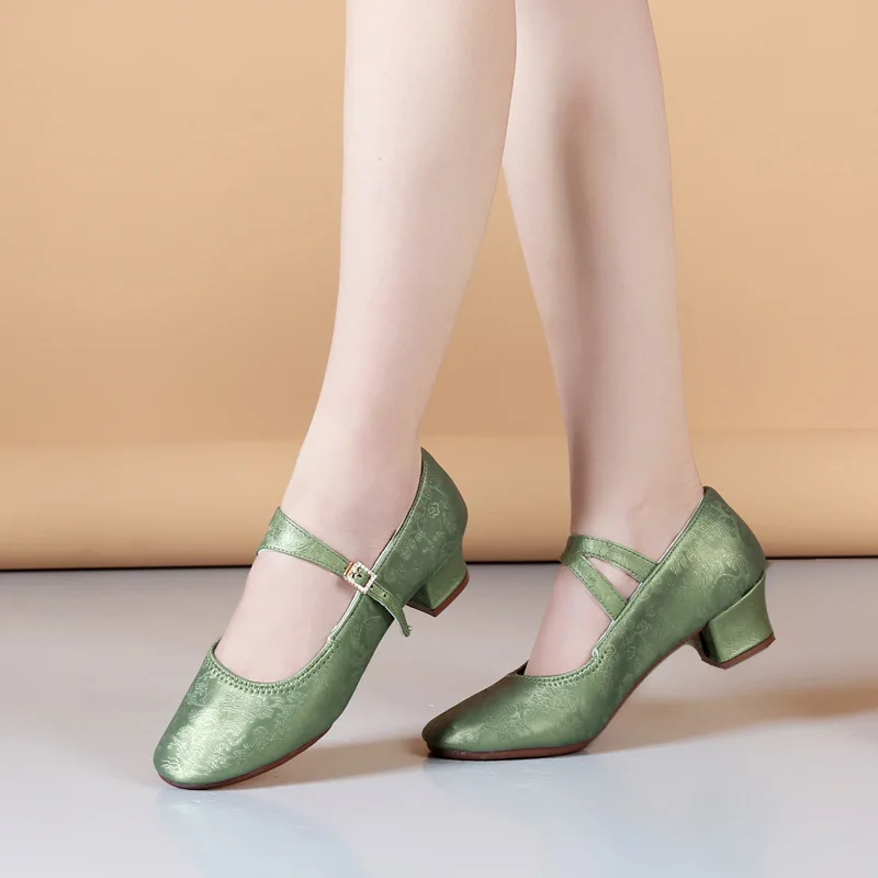 Embroidery dance shoes woman closed toe professional Outdoor modern ballroom latin dance shoes woman salsa jazz dancing shoes