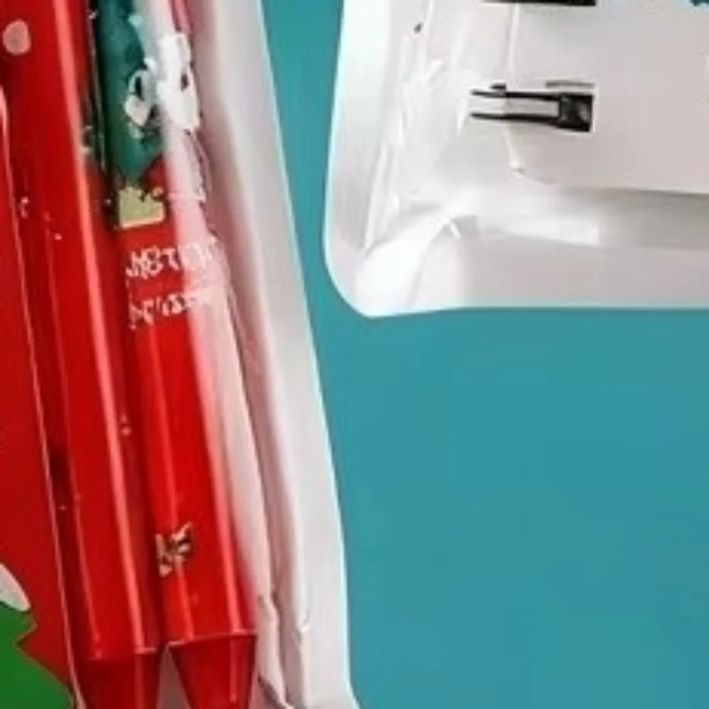 Perfect 3-in-1 Christmas Stationery Set Gel Pen Decorative Keychain Notebook Pen Set Santa Snowflake Holiday Gift Set Xmas Gift