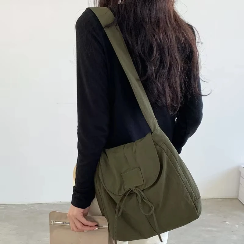 

2025 New Korean Bow Nylon Shoulder Bag Fashionable and Sweet Design Tote Bag Folded Large Capacity Commuter Women's Handbag