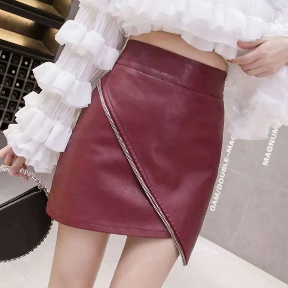 

Black leather skirt, half body women's early autumn 2024 new item, A-line wrapped hip half high waist slimming short skirt