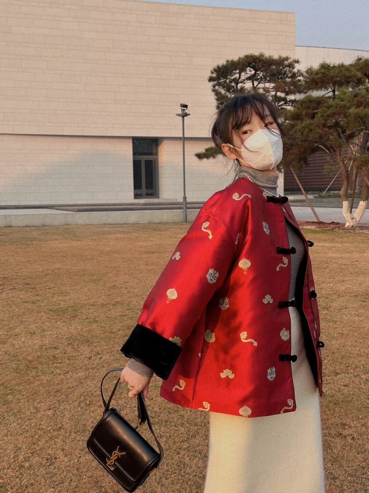 

Красная женская куртка Good Lu And Happin в китайском стиле на Новый год, оригинальный дизайн, круглый вырез, полиэстер