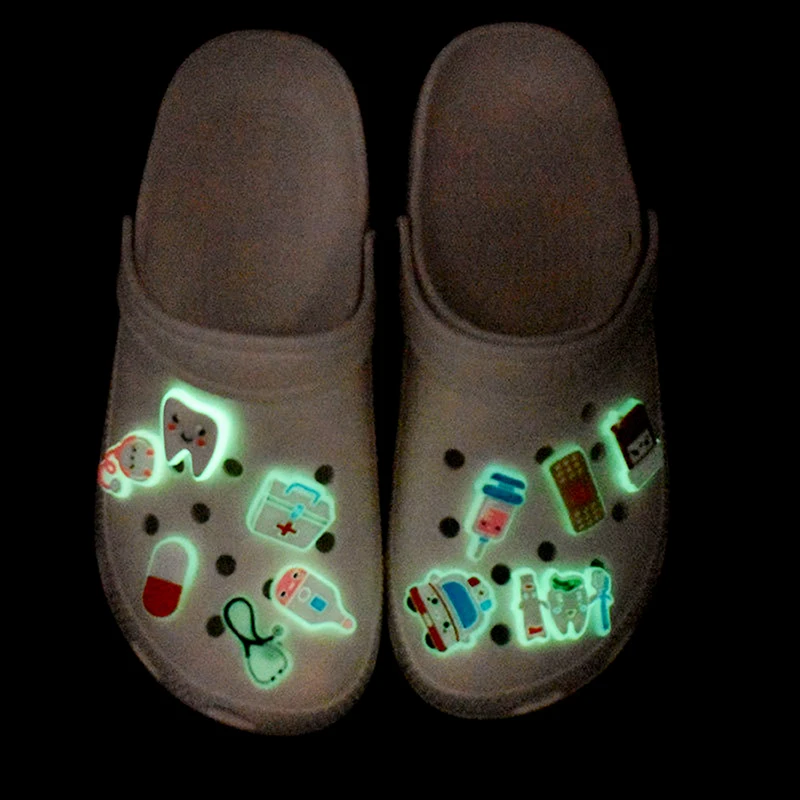 Glowing PVC Charm Shoe Decoração Acessórios, Caixa Médica, Estetoscópio Pílula, Seringa, Dente DIY, Presente Unisex, 10Pcs