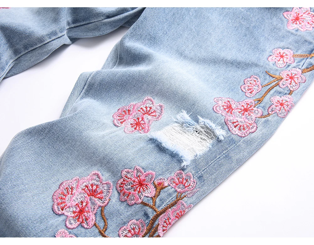 Herren-Jeans mit Sakura-Stickerei, Streetwear, Boot-Cut-Hose, ausgestellter Saum, ausgestellte Hose mit Rissen und Kirschblüten-Design – Detail 21