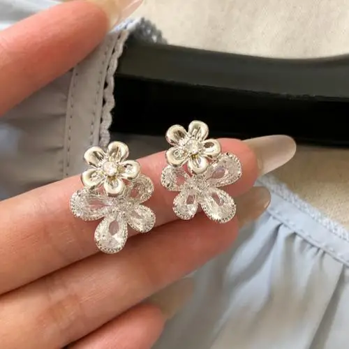 Sparkling Dual Floral Design High Shine Clear Stones Layered Ear Studs Dynamic Light Reflection Elegant Headwear Set