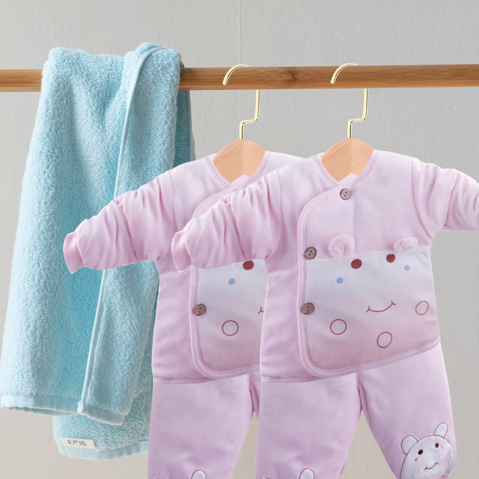 

4pcs Wooden Hangers Set Solid Wood Infant Clothes Closet Wide Shoulder Swimsuit Hanger Storage Solution