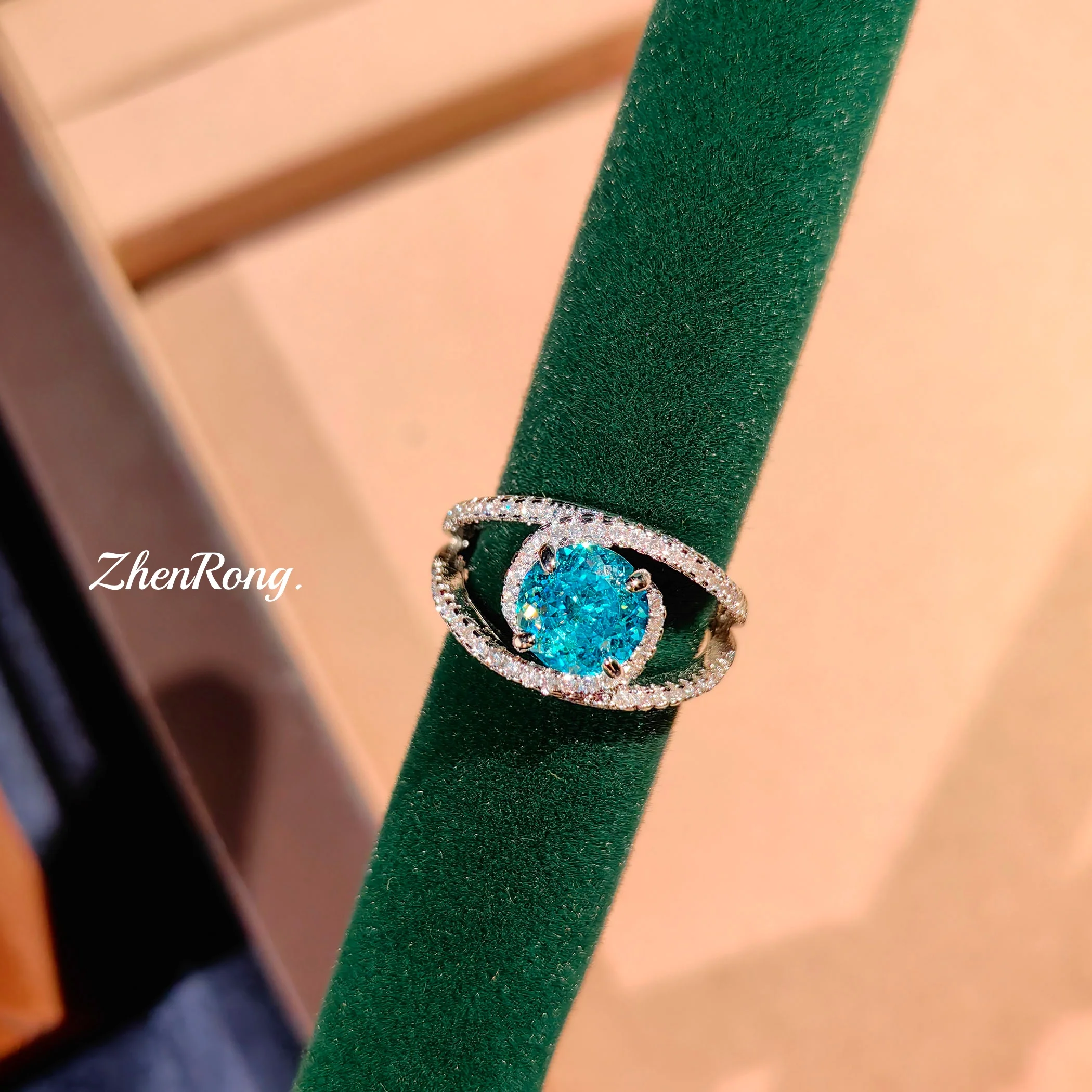 

Simple and exquisite Tanzanian blue crushed ice flower cutting ring with high carbon diamond sea blue women's ring inlaid
