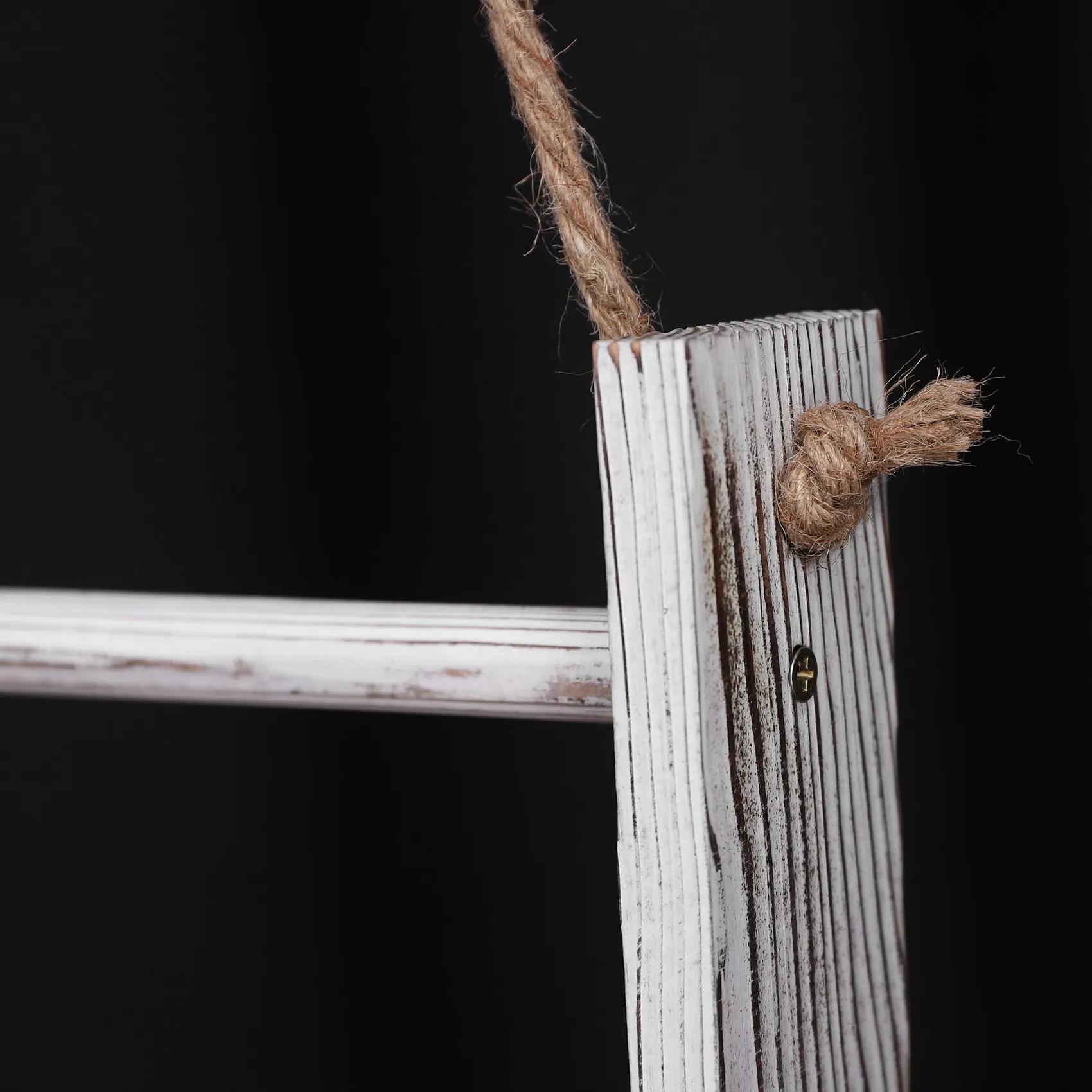 Wall-Hanging Towel Ladder Rustic Whitewashed Wood Countertop Ladder Farmhouse Decor Towels Rack With Adjustable Rope