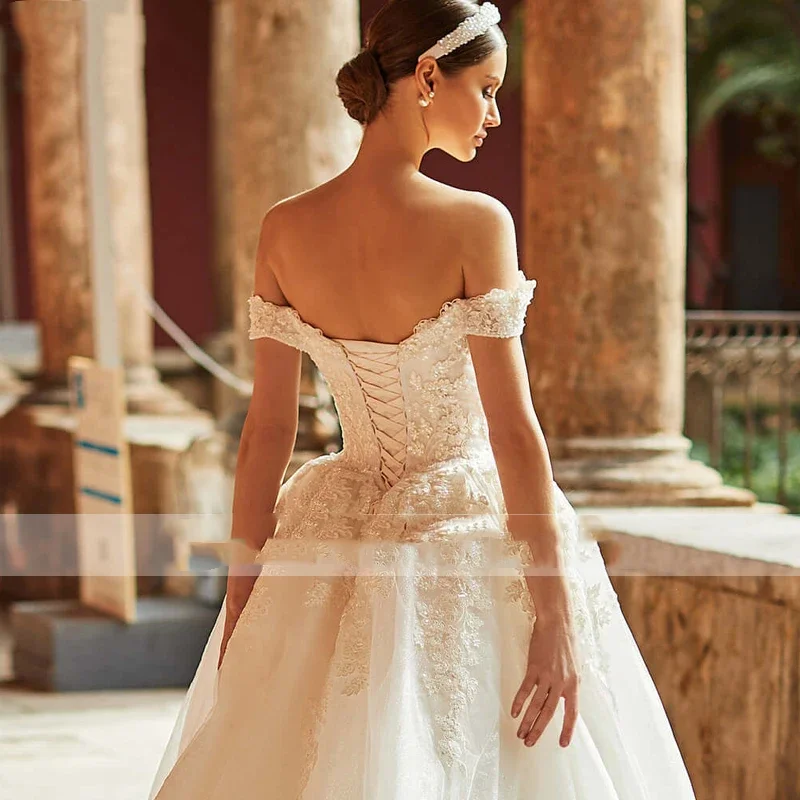 Flavinke personnalisé élégant chérie cou à lacets mariée a-ligne robes de mariée perles Appliques Court Train robe de mariée