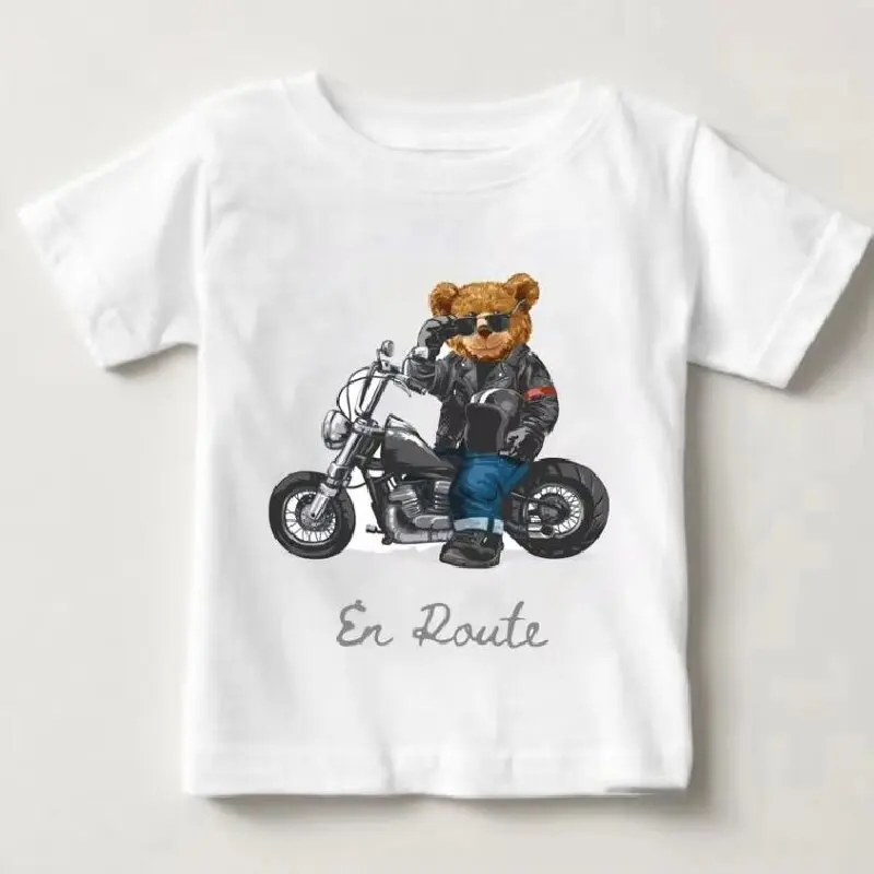 Divertente orso che cavalca moto auto stampa nuovi ragazzi e ragazze T-shirt bianca estate per bambini Harajuku Kawaii divertente bambino