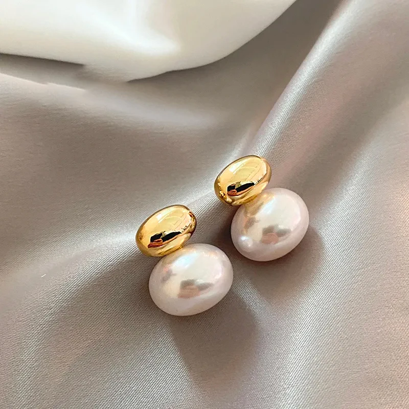 2023 New French Elegant Gold Color Bean Spliced Flat Pearl Earrings for Korean Fashion Jewelry Party Women\'s Sweet Accessories