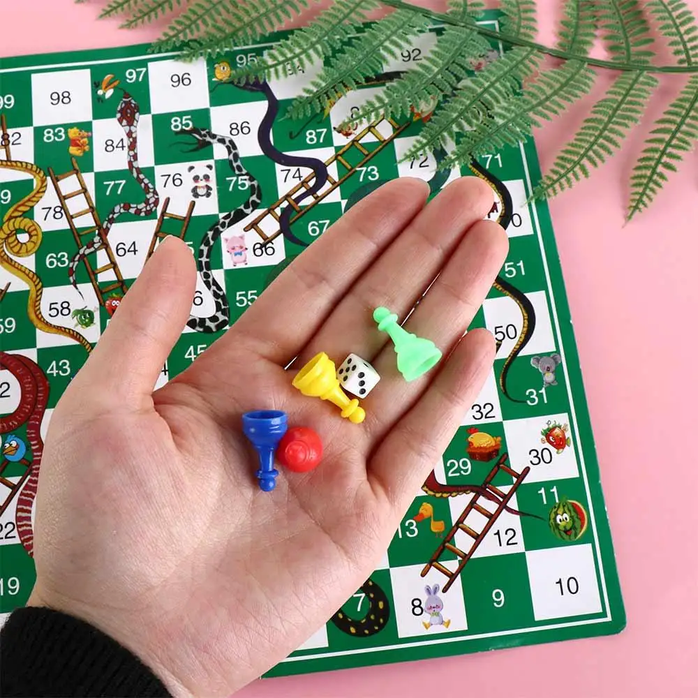 Gioco di puzzle Scacchiera volante Scala di serpenti Gioco da tavolo educativo portatile per famiglie Gioco di famiglia in plastica