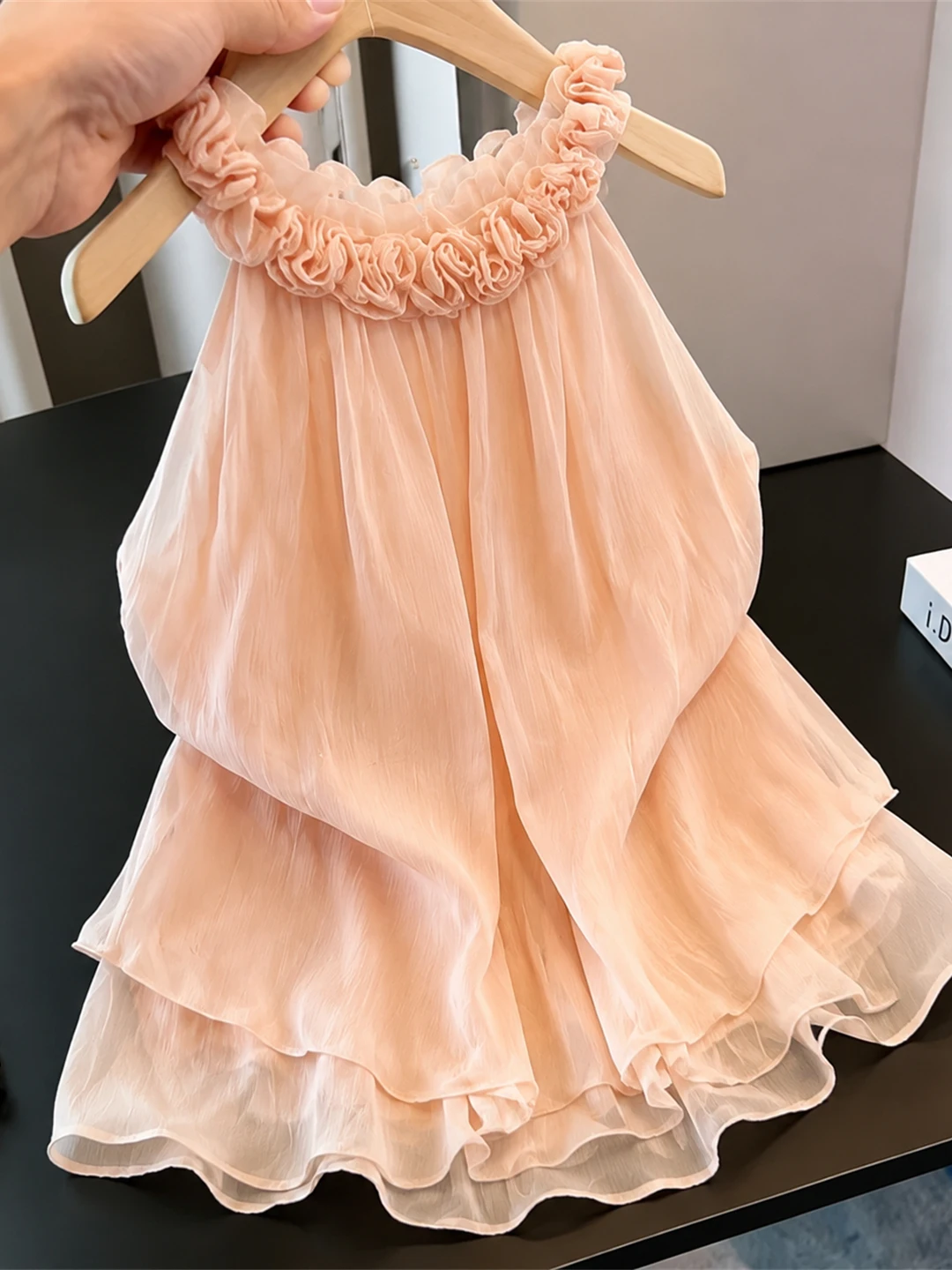 

Summer Sleeveless Floral Vest 3D Embroidery Gentle Style Versatile Slimming Top Elegant Small Shirt Commute Style Straight Cut