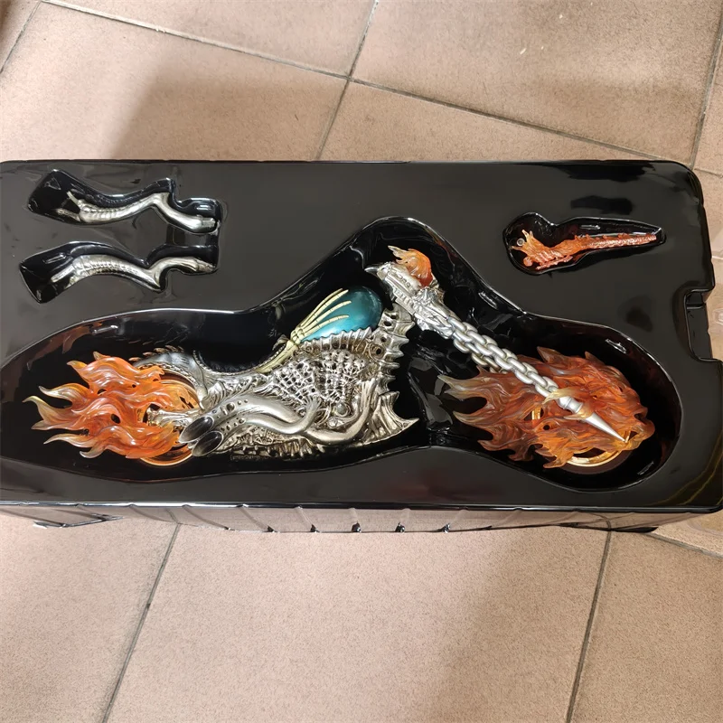 Ghost Rider mit Motorrad Figur zum 85. Jubiläum, Leuchtende Flammen-Effekt Glühende Motorrad-Sammlerfigur Modell Spielzeug 38CM – Detail 13