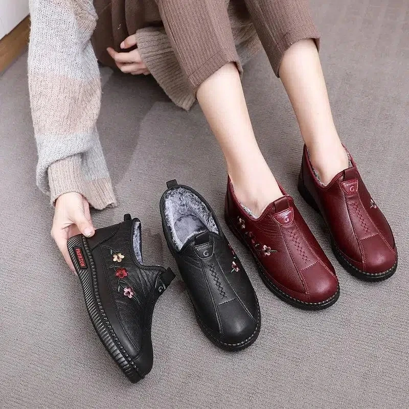 Najwyższej jakości mama zimowe trampki z futra mokasyny wodoodporne kostki oxford buty damskie slip on pluszowe sneaker