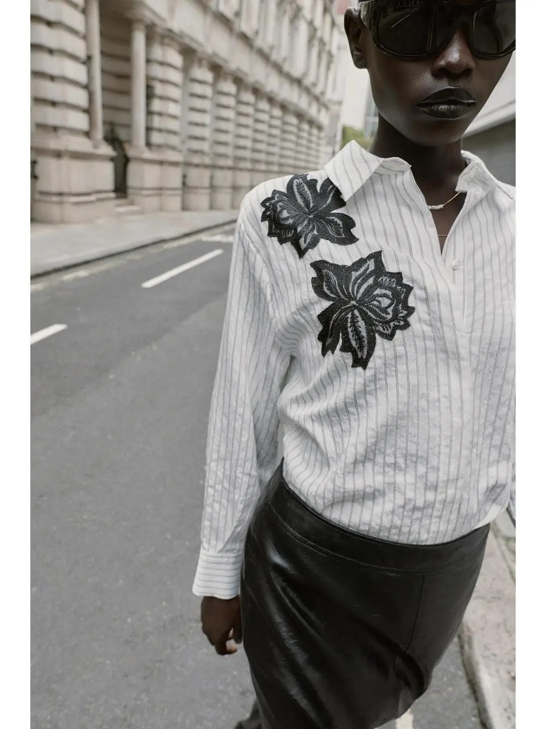 

Faionable Long Sve Collared irt с кружевным цветочным декором для поездок на работу, прямой крой, смесь хлопка, дышащий трапециевидный силуэт