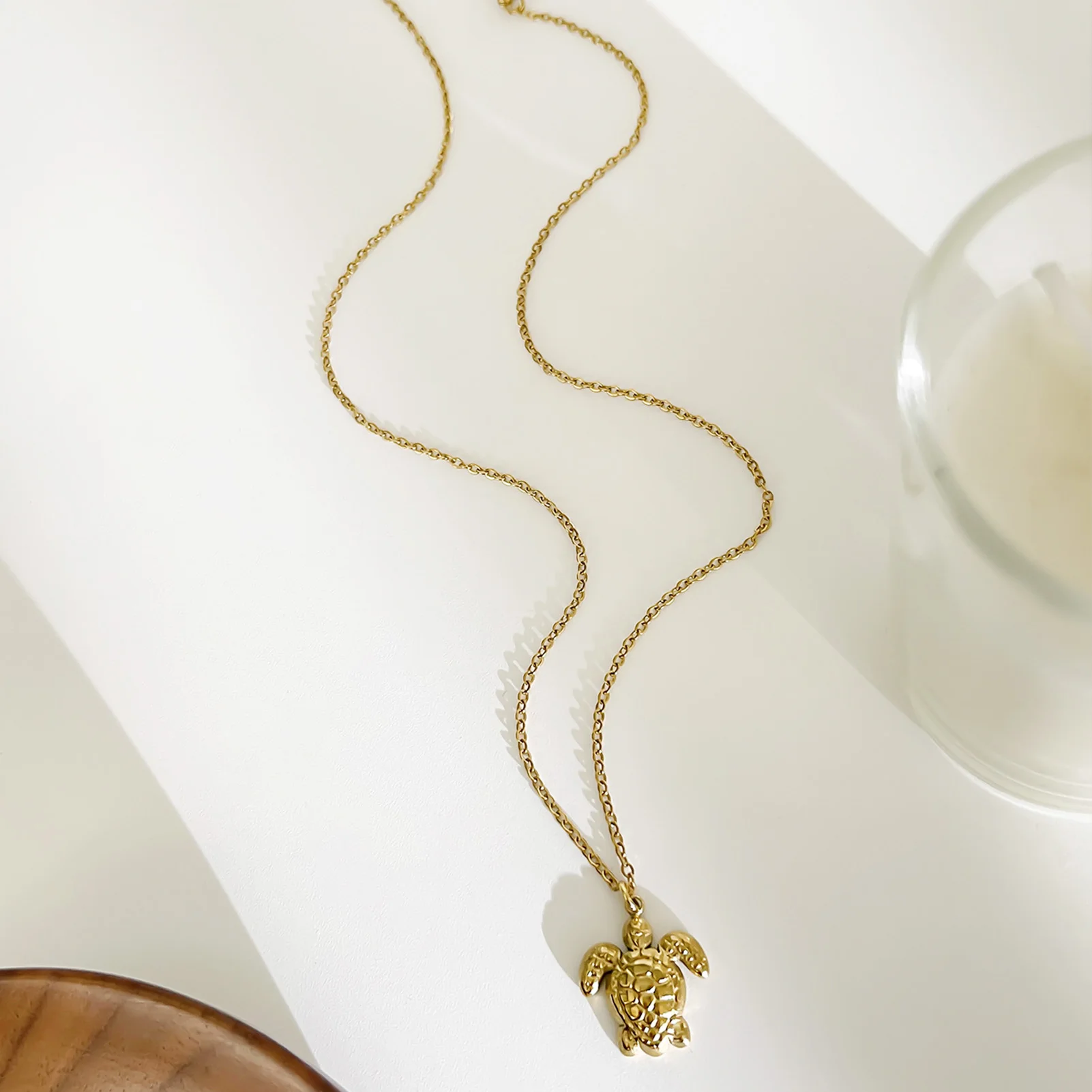 

Women Pendant Chain Necklace Turtle Design Charm Alloy Neck Jewelry Collarbone Choker Necklace for Anniversary Holiday Gifts