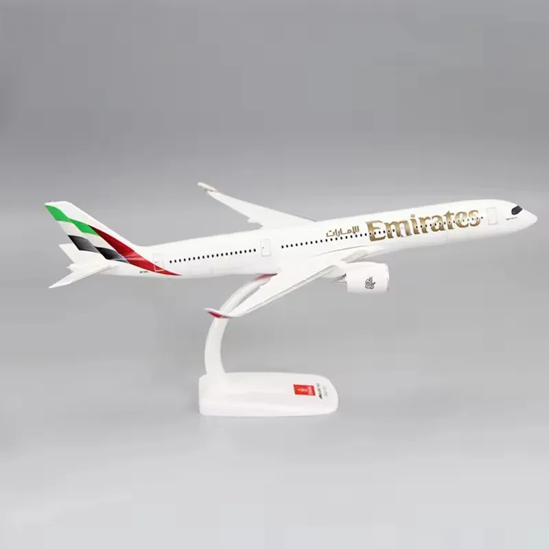 New 1/200 Scale A350-900 UAE Emirates Airline Aircraft Assembly Plane Model Airplanes Toy Collection Display With Base
