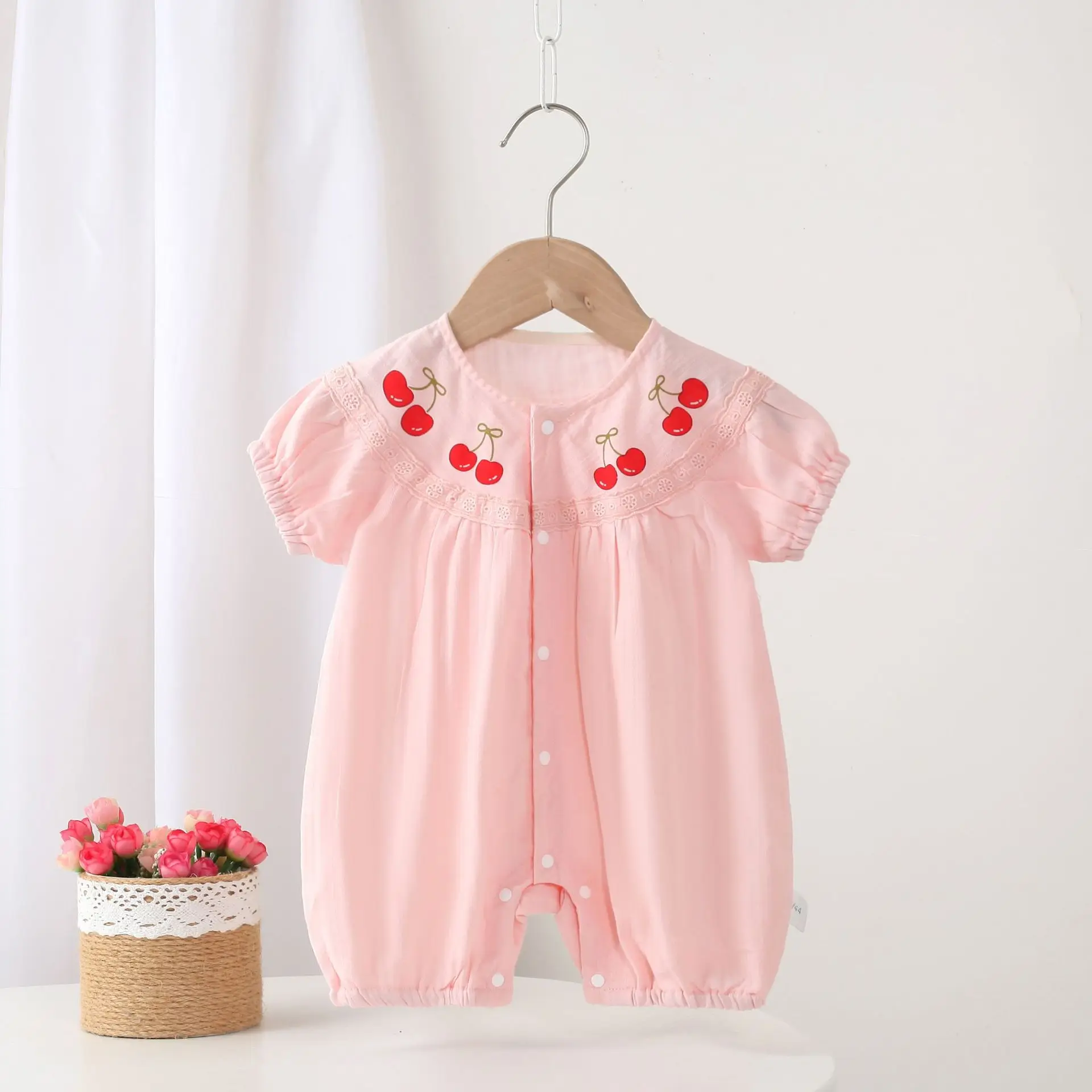 ملابس أطفال رفيعة نيسيي في الصيف للفتيات الصغيرات حلوة وعصرية بعمر 100 يوم للخروج لملابس الصيف