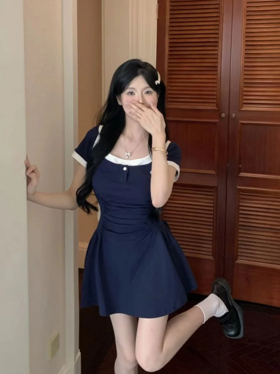 فستان نسائي صيفي بتصميم أمريكي عصري، بياقة مربعة وأكمام قصيرة، بتصميم مدمج، قصة A-Line تنحيف الجسم، تنورة قصيرة