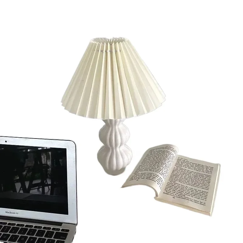 

Retro pleated, medieval ceramic bedroom bedside lamp ins wind, girl heart bedside lamp